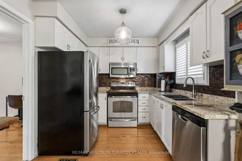 Photo 15 at 877 Playter Crescent, Armitage, Newmarket