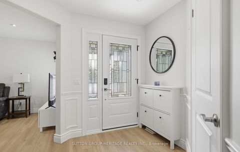 Photo 4 at 680 Eramosa Crescent, Amberlea, Pickering