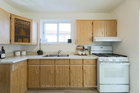 Photo 2 at 152 Santamonica Boulevard, Birchmount, Toronto
