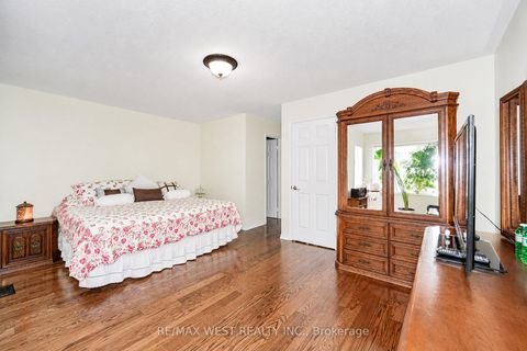 Photo 3 at 70 - 77 Norman Wesley Way, CFB, Toronto