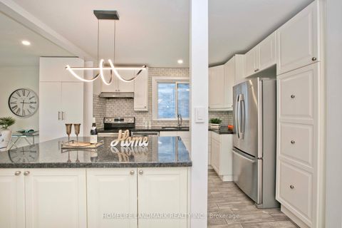 Photo 10 at 517 Lynett Crescent, Crosby, Richmond Hill