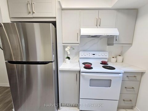 Photo 14 at 908 - 1 Pemberton Avenue, Newtonbrook East, Toronto