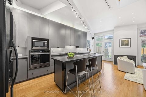 Photo 12 at 44 Castlefield Avenue, Eglinton, Toronto