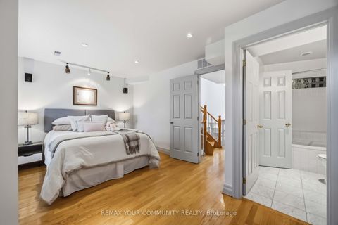 Photo 23 at 44 Castlefield Avenue, Eglinton, Toronto