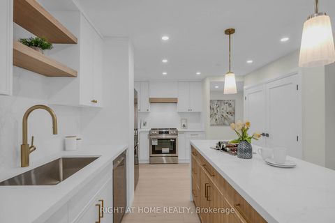 Photo 10 at 609 - 812 Burnhamthorpe Road, Markland Wood, Toronto