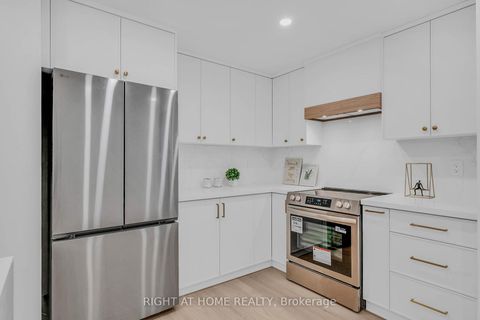 Photo 11 at 609 - 812 Burnhamthorpe Road, Markland Wood, Toronto