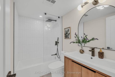 Photo 20 at 609 - 812 Burnhamthorpe Road, Markland Wood, Toronto