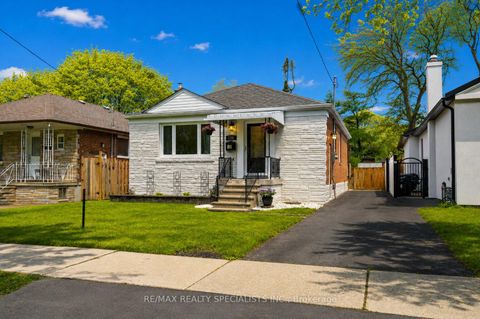 Photo 1 at 226 Thirtieth Street, Alderwood, Toronto