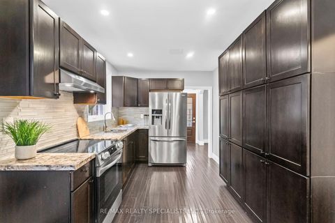 Photo 7 at 226 Thirtieth Street, Alderwood, Toronto