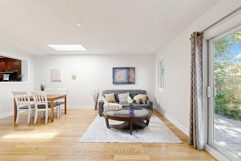 Photo 9 at 337 Hollyberry Trail, Hillcrest Village, Toronto