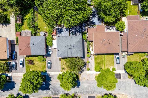 Photo 31 at 337 Hollyberry Trail, Hillcrest Village, Toronto