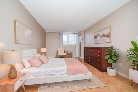 Photo 5 at 1209 - 260 Scarlett Road, Smythe, Toronto