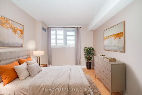Photo 6 at 1209 - 260 Scarlett Road, Smythe, Toronto