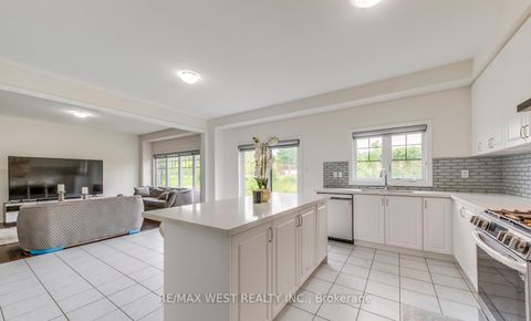 Photo 19 at 286 Danny Wheeler Boulevard, Keswick North, Georgina