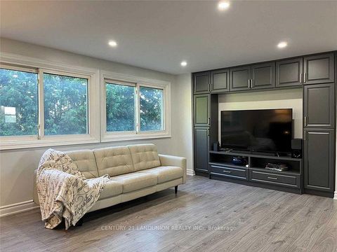 Photo 7 at 70 Purple Sageway Way, Hillcrest Village, Toronto