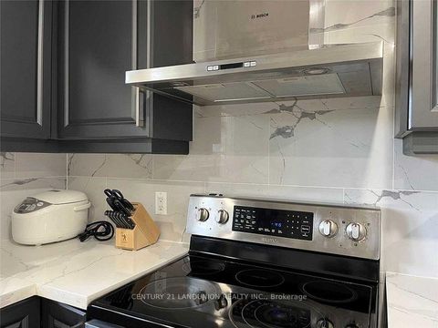 Photo 11 at 70 Purple Sageway Way, Hillcrest Village, Toronto