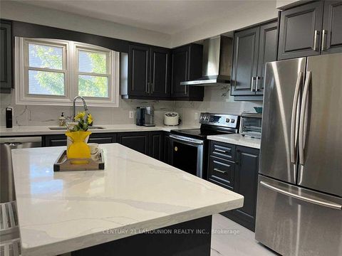 Photo 13 at 70 Purple Sageway Way, Hillcrest Village, Toronto