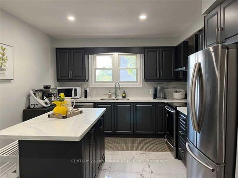 Photo 14 at 70 Purple Sageway Way, Hillcrest Village, Toronto