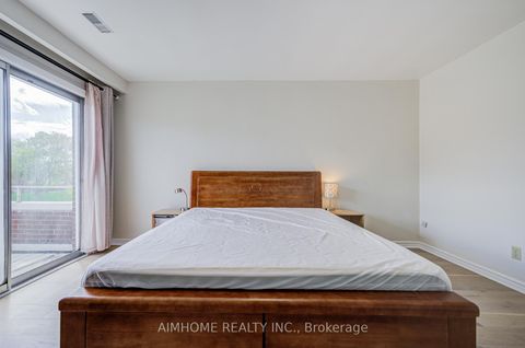 Photo 18 at 163 Chipwood Crescent, Pleasant View, Toronto