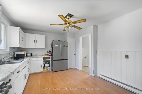 Photo 8 at 70 Briar Road, Allandale Heights, Barrie