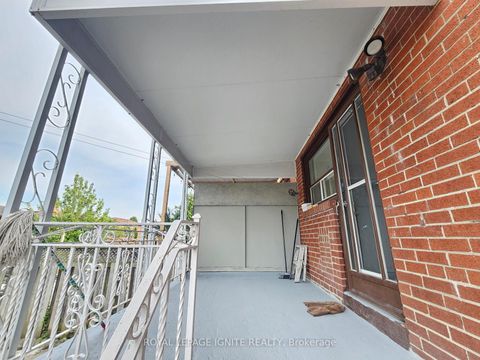 Photo 1 at 75 Pamille Place, Amesbury, Toronto