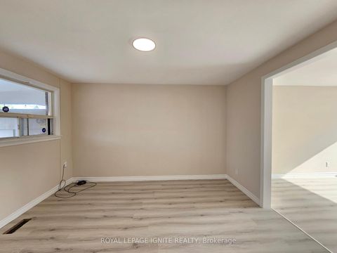Photo 6 at 75 Pamille Place, Amesbury, Toronto