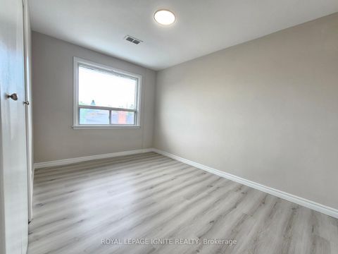Photo 12 at 75 Pamille Place, Amesbury, Toronto