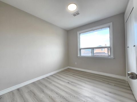 Photo 13 at 75 Pamille Place, Amesbury, Toronto