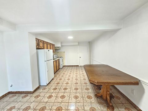 Photo 15 at 75 Pamille Place, Amesbury, Toronto