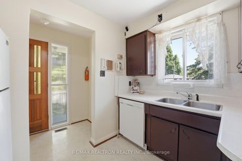 Photo 4 at 13 Kemano Road, Aurora Heights, Aurora