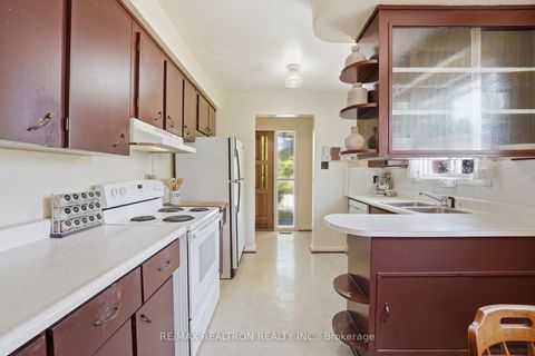 Photo 5 at 13 Kemano Road, Aurora Heights, Aurora