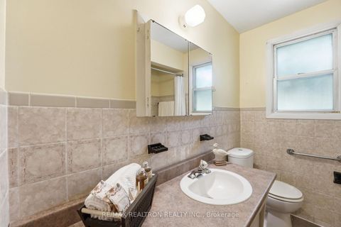 Photo 12 at 13 Kemano Road, Aurora Heights, Aurora