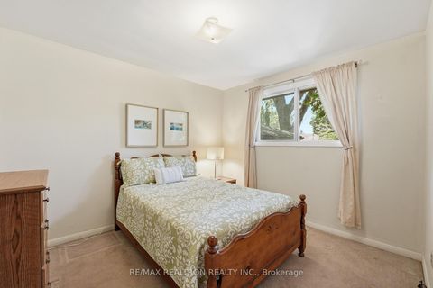 Photo 13 at 13 Kemano Road, Aurora Heights, Aurora