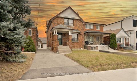 Photo 4 at 39 Lanark Avenue, Oakwood Village, Toronto