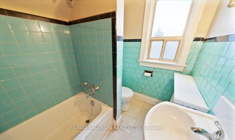 Photo 15 at 39 Lanark Avenue, Oakwood Village, Toronto