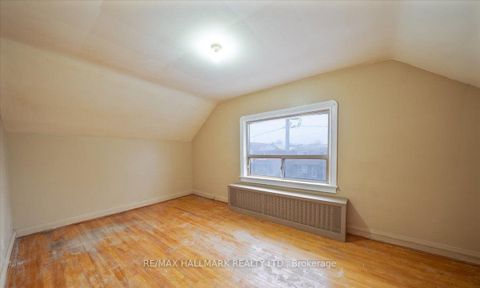 Photo 17 at 39 Lanark Avenue, Oakwood Village, Toronto