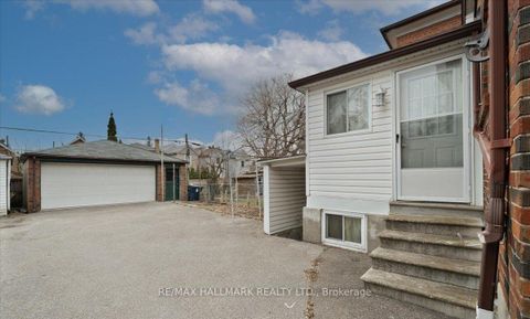 Photo 19 at 39 Lanark Avenue, Oakwood Village, Toronto