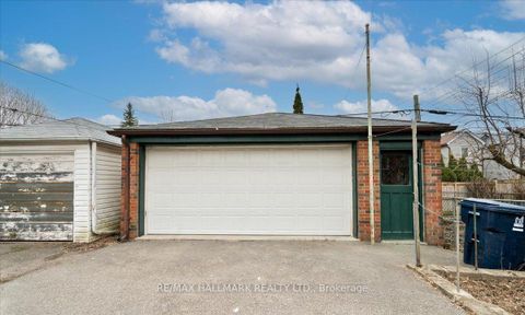 Photo 20 at 39 Lanark Avenue, Oakwood Village, Toronto