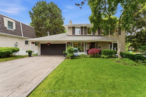 Photo 1 at 30 Blue Ridge Road, Bayview Village, Toronto
