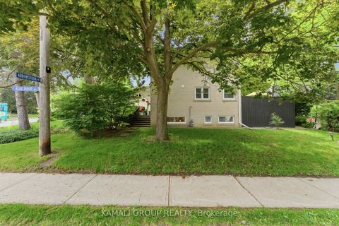 Photo 2 at 30 Blue Ridge Road, Bayview Village, Toronto