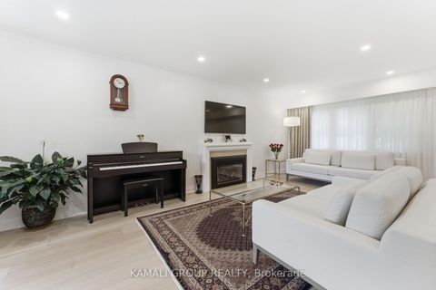 Photo 6 at 30 Blue Ridge Road, Bayview Village, Toronto