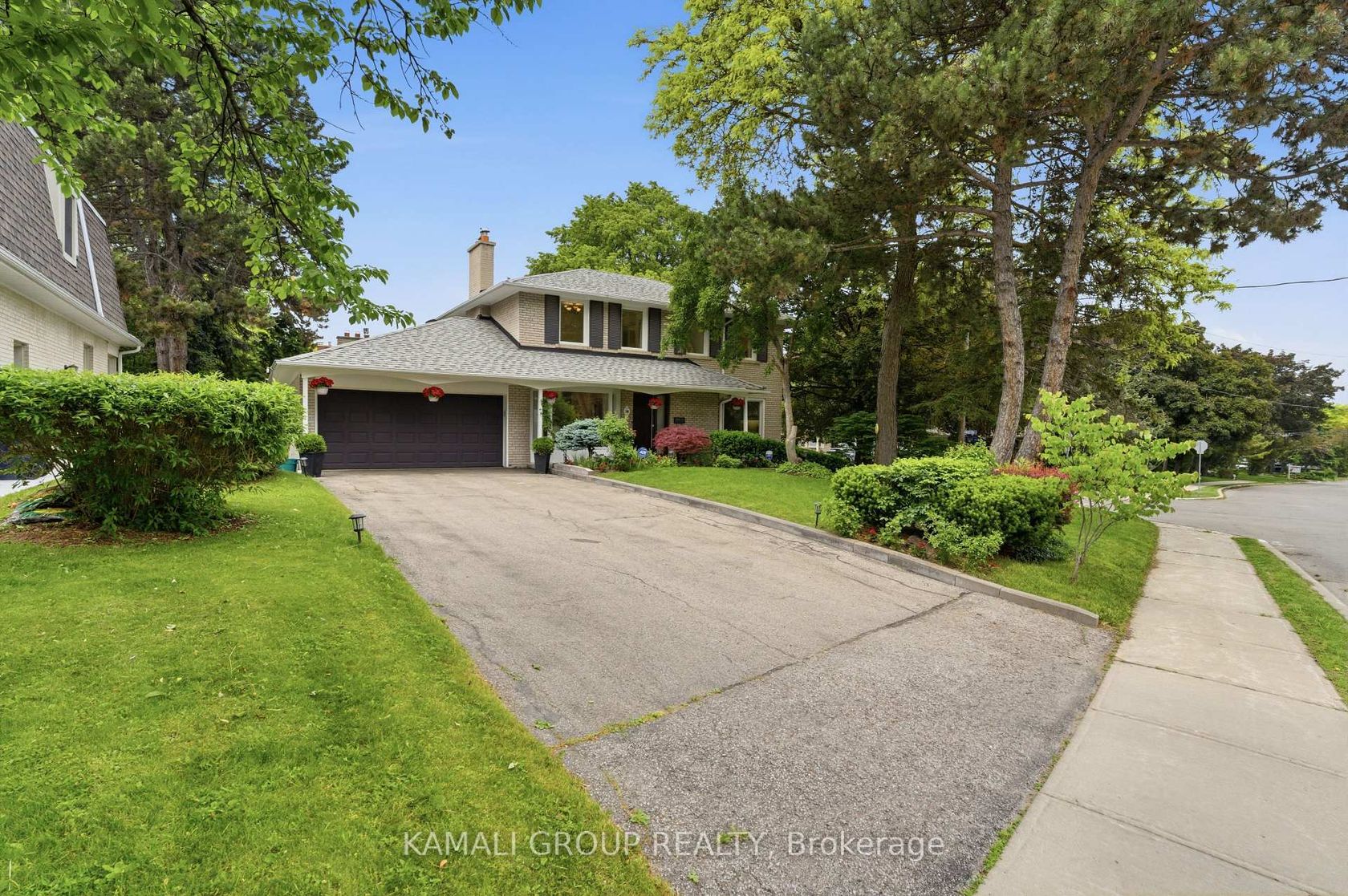 30 Blue Ridge Road, Bayview Village, Toronto photo number 2
