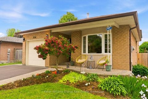 Photo 1 at 904 Southgate Drive, Donevan, Oshawa