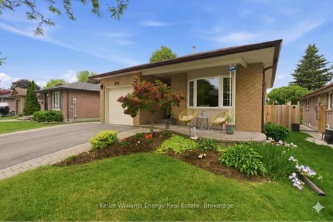 Photo 2 at 904 Southgate Drive, Donevan, Oshawa
