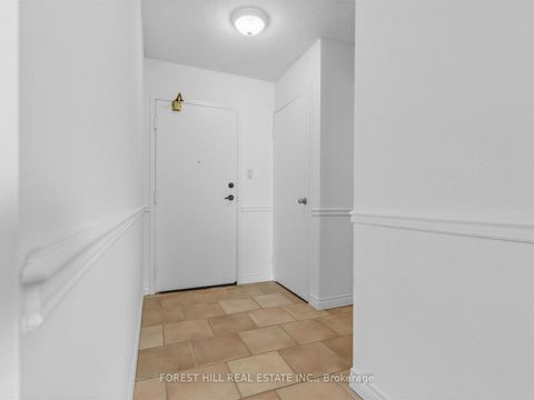 Photo 25 at 2313 - 633 Bay Street, Bay Street Corridor, Toronto