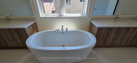 Photo 15 at 21 Lorrain Hand Crescent, Keswick South, Georgina