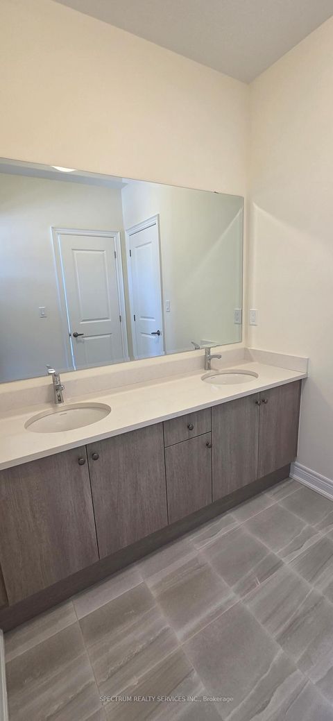 Photo 18 at 21 Lorrain Hand Crescent, Keswick South, Georgina