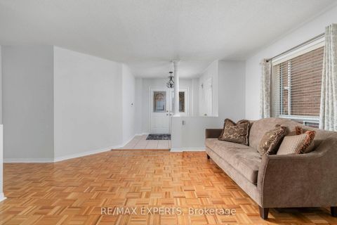 Photo 7 at 31 Monteith Crescent, Maple, Vaughan