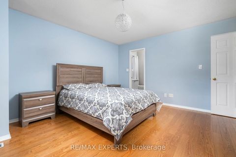 Photo 32 at 31 Monteith Crescent, Maple, Vaughan