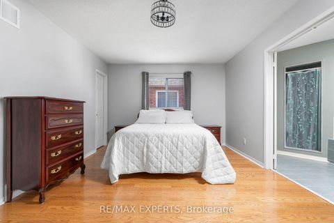 Photo 33 at 31 Monteith Crescent, Maple, Vaughan